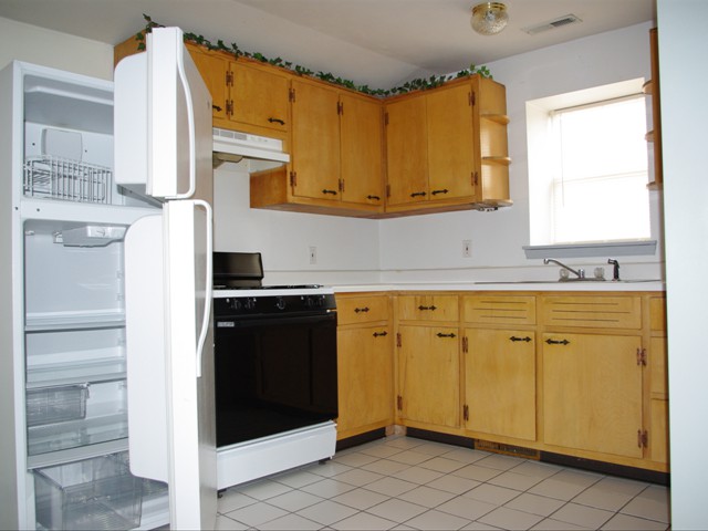 2009-04-02 Albers Apt. B_1497